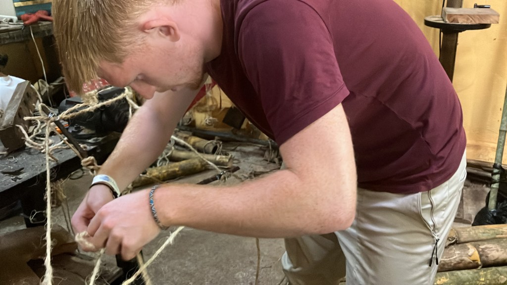 Making the Right Choice: Paid vs. Free Volunteering Abroad – Your Ultimate&nbsp;Guide